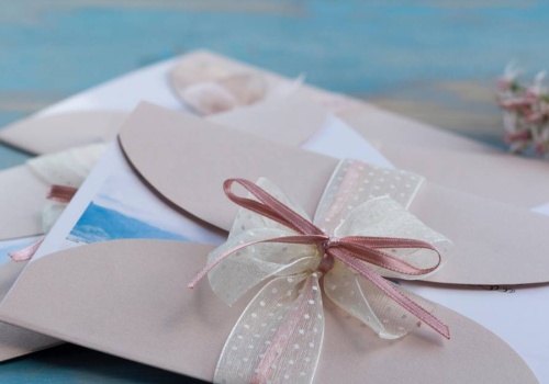 Nie umieszczaj tego na zaproszeniu ślubnym. Ekspertka: 