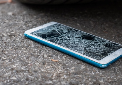 Kupujesz używany smartfon? Mógł być naprawiany jak samochód