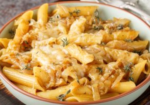 Szybki sos do makaronu. W roli głównej cebula