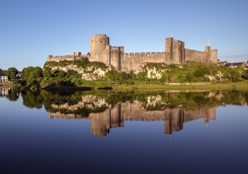 Archeolodzy nie mogli uwierzyć, co kryło się pod średniowiecznym zamkiem. To komora ze śladami życia sprzed 100 tysięcy lat