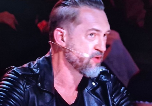 Czarno-białe zdjęcie Prokopa na profilu 