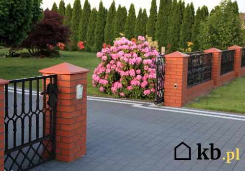 Zadzwonili do brukarza z reklamacją. Usłyszeli, że wszystko jest w porządku