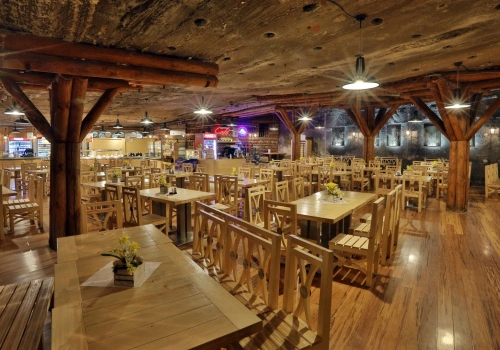 Krakowskie kontrasty: Od podziemnych uczt w Wieliczce po monumentalną historię regionu