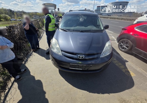 Trzy auta zderzyły się w Alejach Jerozolimskich. Utrudnienia na wiadukcie do centrum