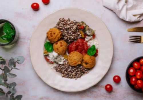 Ile kosztuje zdrowe odżywianie? Porównanie diety pudełkowej z gotowaniem w domu