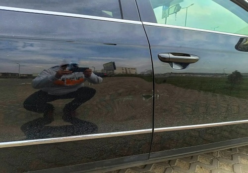 Kierowca uszkodził auto i odjechał – poszukiwani świadkowie