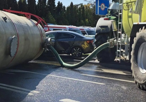 Zderzył się z szambowozem (ZDJĘCIA)