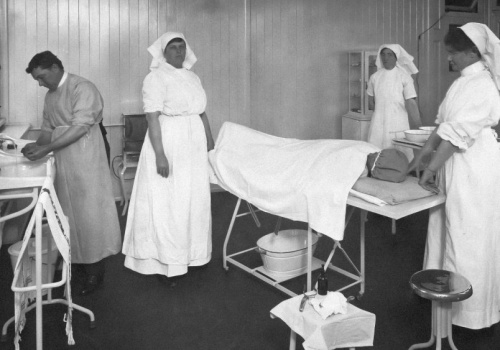 Zamykajmy stare szpitale, budujmy nowe. Wiele obecnych przypomina XIX-wieczne umieralnie