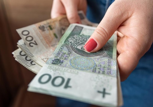 Darowizny od rodziny nie zawsze są zwolnione z podatku. Jeden błąd i zapłacisz