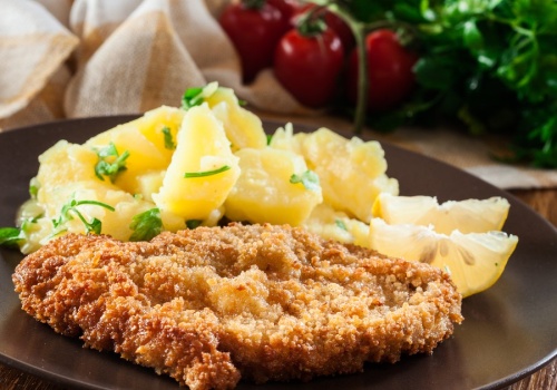 Ten trik sprawi, że niedzielne kotlety wyjdą jak w restauracji. Teściowa zaniemówi przy obiedzie