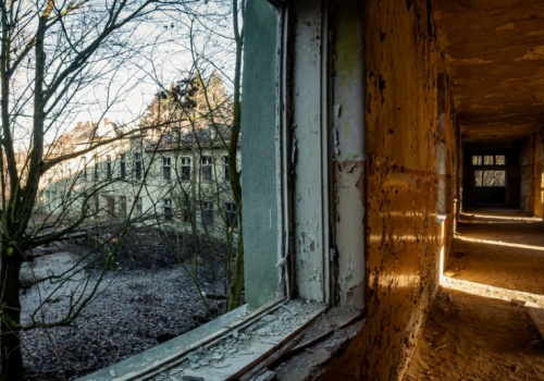 Był zabytkiem, teraz czeka na rozbiórkę. W jego miejscu powstanie 300 mieszkań