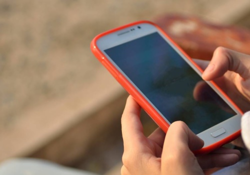 Ta funkcja jest ukryta w telefonie. Włącz w sytuacji zagrożenia