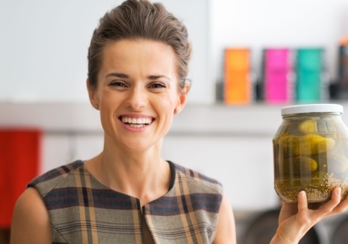 Wyjmij ze słoika i nałóż na twarz. Brzydko pachnie, ale działa cuda