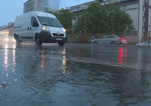 Pilny sztab kryzysowy. Służby pozostają w gotowości