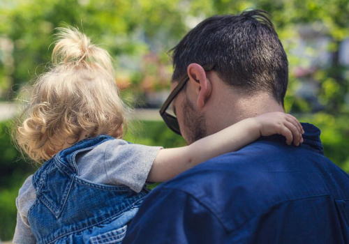 Sądy rodzinne są bezstronne, a na Placu Czerwonym rozdają samochody – czyli Radio Erewań znowu nadaje