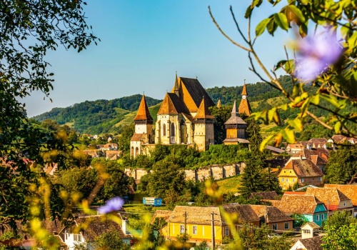 Tanie podróżowanie i niezwykły klimat. Wyglądają niepozornie, a przyciągają jak magnes