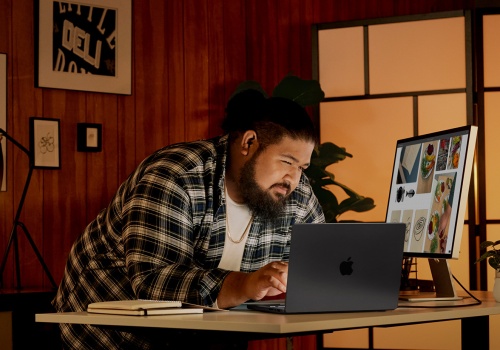 MacBook Neo to element większego planu. Związany jest z użytkownikami starszych Maków