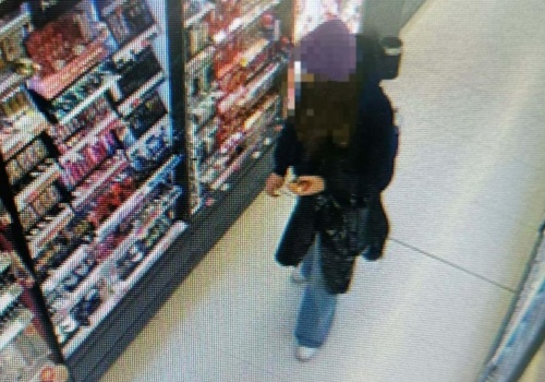 Przyłapali nastolatkę na kradzieży w drogerii. Wyznała, że robiła to dla 