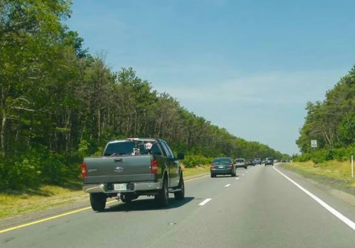 Prawy pas to lawa. Ruch prawostronny to fikcja literacka