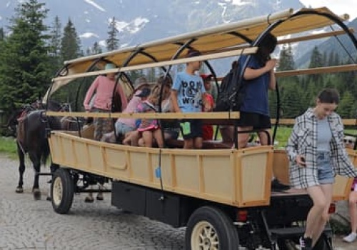 Majówka nad Morskim Okiem. Wozy konne zostają