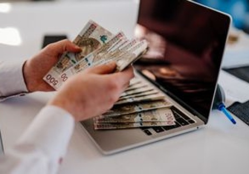 Wysłał przelew do narzeczonej. Co z podatkiem? Skarbówka wyjaśnia