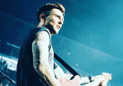 Co się stało z jego twarzą? Znany muzyk pojawił się na imprezie, a fani go nie poznali