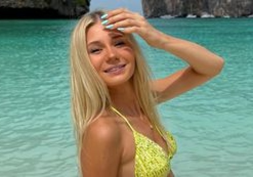 17-letnia Eliza Macudzińska pręży się w bikini przed obiektywem. Odziedziczyła urodę po mamusi? (FOTO)