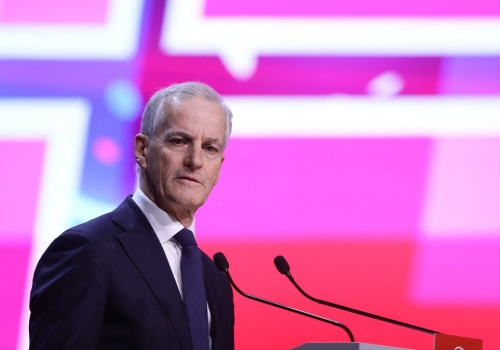 Norwegii kurczą się zapasy paliw. Rząd rozważa powszechną pracę zdalną