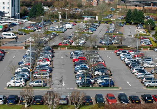 Mandaty parkingowe w UK biją rekordy. Sprawdź, jak uniknąć 100 funtów kary