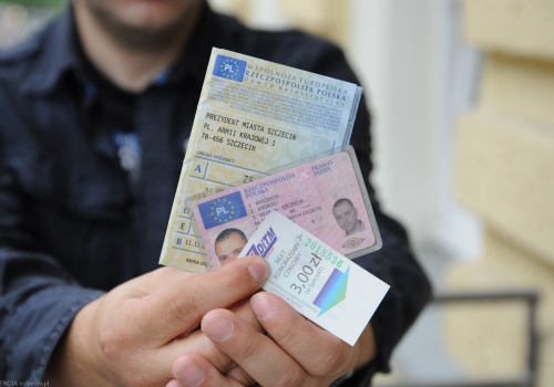 Zabiorą prawo jazdy za długi? Wielu nie wie, kiedy naprawdę grozi taka decyzja. Chodzi o dzieci