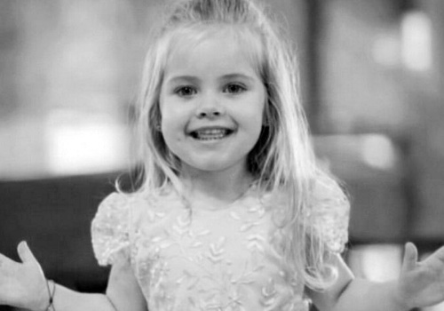 Śmierć trzylatki na szkolnym boisku. Godzinę ją reanimowali