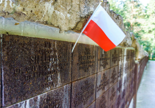 Rosjanie demontują następny pomnik polskich ofiar represji!