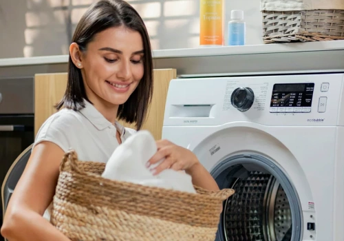 Wystarczą zaledwie cztery łyżeczki! Białe ubrania odzyskają śnieżną biel już po 1 praniu