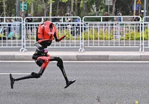 Kiedy maszyny wyprzedzają mistrzów: rekord robota w pekińskim półmaratonie