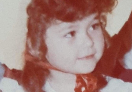 Ta słodka dziewczynka dziś jest ikoną polskiego show-biznesu. Mało kto ją poznaje