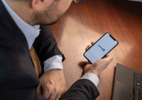 Zielona ramka na LinkedInie może zaszkodzić. Nie każdy powinien jej używać