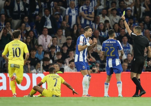 Polacy ocenieni po meczu Porto. Tak został nazwany Bednarek