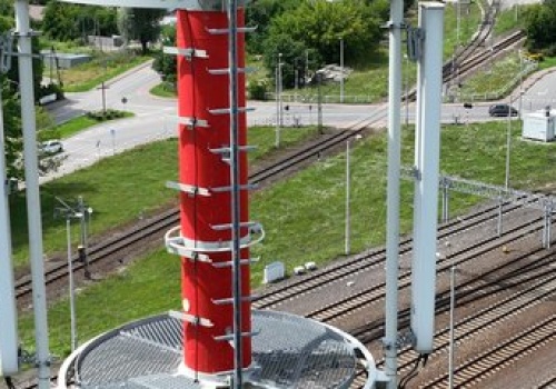 Ostatni maszt GSM-R zamontowany. Pociągi z Krakowa do Warszawy przyspieszą od 2027 roku