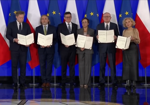 Spór o sędziów TK. Ponad połowa Polaków popiera decyzję o ślubowaniu