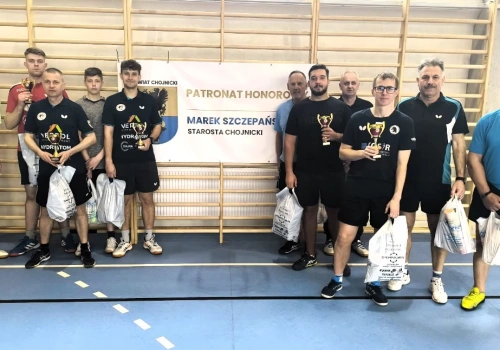 2-ligowy debel z Kościerzyny z pucharami Starosty Chojnickiego.