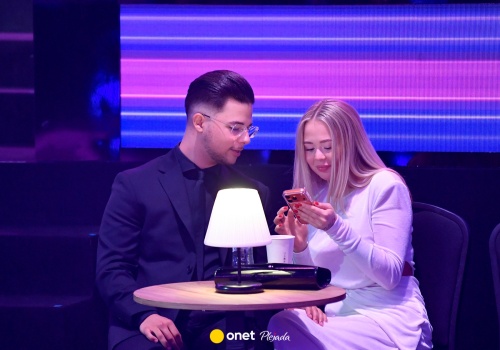 Czułe gesty za kulisami 