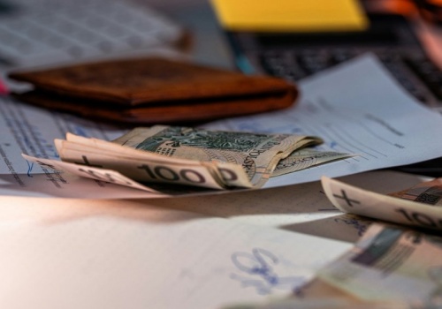 Tak wyglądają pensje nauczycieli z ostatnich 10 lat. Wyraźny wzrost na wykresie