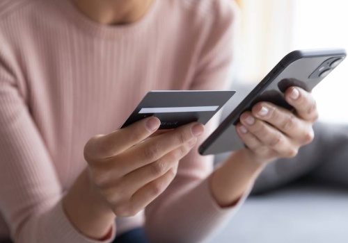 Takie tytuły przelewu mogą cię narazić na kłopoty. Ekspertka ostrzega