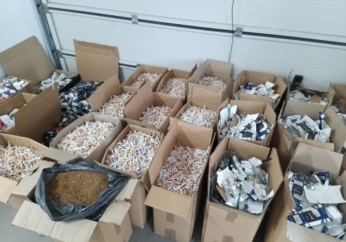 Lublin i Puławy: trzej mężczyźni z zarzutami po zabezpieczeniu blisko 5 mln sztuk papierosów i narkotyków