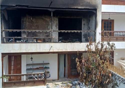 Tragiczny pożar na Teneryfie: trzy ofiary śmiertelne, jedna osoba walczy o życie