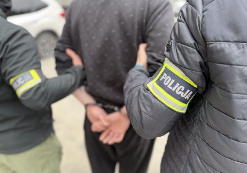 Narkotyki i nielegalne automaty do gier. Policjanci i KAS rozbili zorganizowaną grupę przestępczą