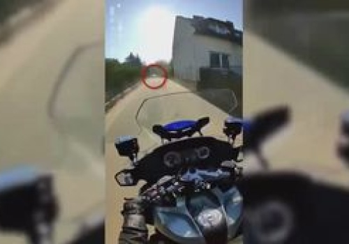 Policjant kazał się zatrzymać. Kierowca Saaba zaczął uciekać