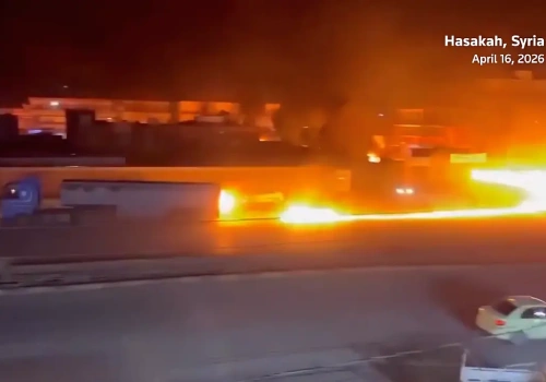 Płonąca cysterna jadąca przez miasto – kierowca skierował się do strażackiej remizy