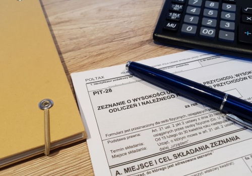 PIT-28 nie rozliczy się sam a czasu jest coraz mniej. Sprawdź, jak go rozliczyć na przykładzie