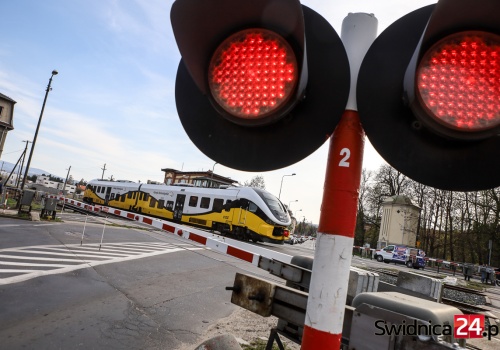Policyjna akcja „Bezpieczny przejazd kolejowy”. Mundurowi przypominają o zasadach bezpieczeństwa